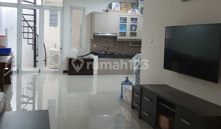 Jual Cepat Sangat Terawat di Taman Kopo Indah 5