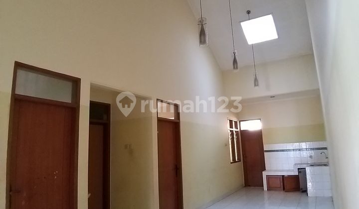 Plafon Tinggi Siap Huni di Taman Kopo Indah 3