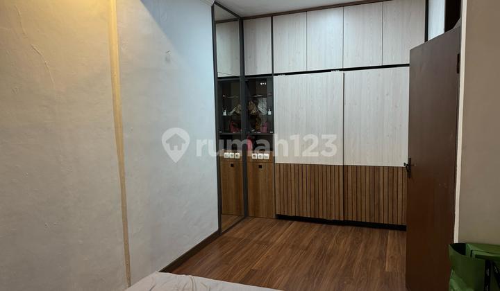 Semi-Furnished House in Taman Kopo Indah 1 2