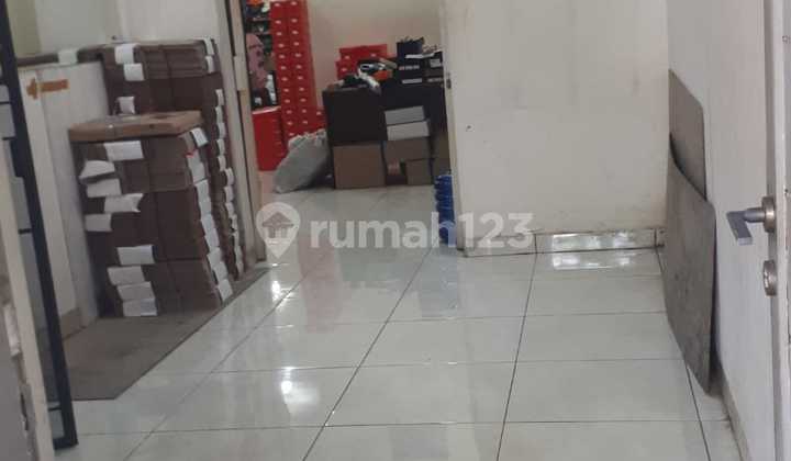 Rumah besar 2 lantai di Taman Kopo indah 3 