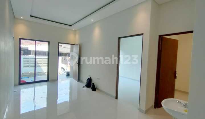 Baru Minimalis Pencahayaan Bagus di Taman Kopo Indah 2 2