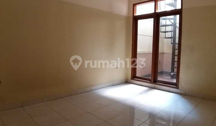 Plafon Tinggi Siap Huni di Taman Kopo Indah 3 2