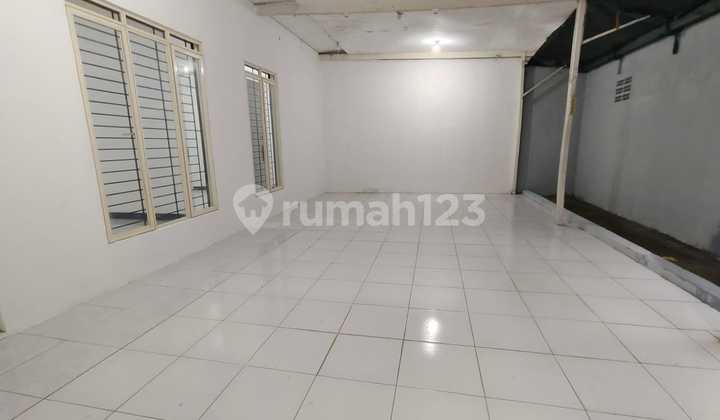 Habitable Area of the House on Jalan Taman Kopo Indah 3 2