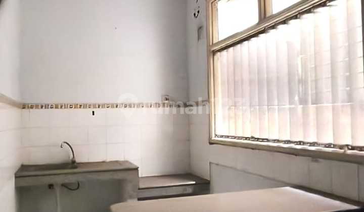 For Rent/ Sale of Strategic Location Shop House for Business in Singgasana 2