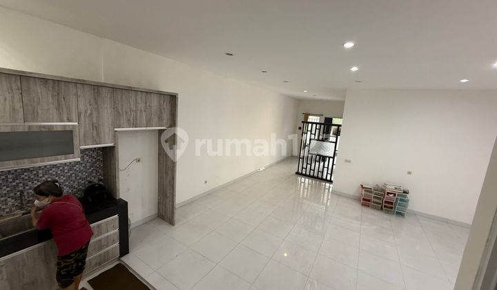 Semi Furnish Cantik Siap Huni Di Taman Kopo Indah 3 2