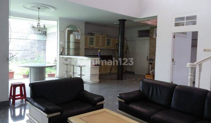 Rumah 2 Lantai Bagus Furnished di Surya Setra, Bandung 1