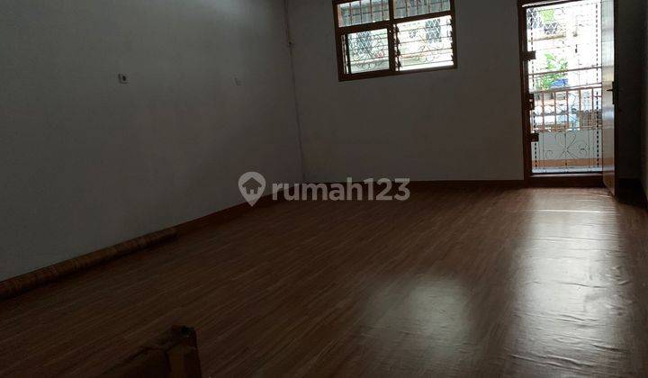 Disewa Rumah di Jl. TSS Raya Jembatan Lima 2 Lantai. 2