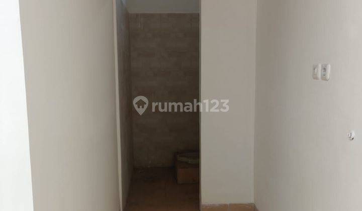 Dijual Rumah Baru di Taman Palem Lestari 3 Lantai full SHM 2