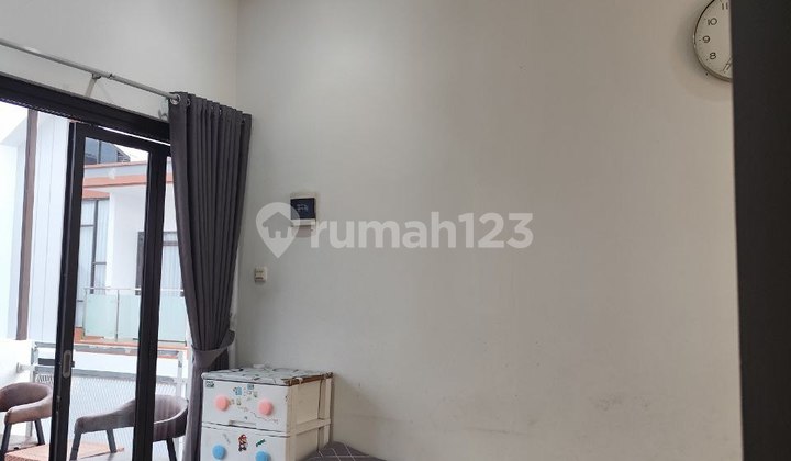 Bangun Pagi di Balkon Cantik Rumah Scandinavian Bandung Kota Bangun Pagi di Balkon Cantik Rumah Scandinavian Bandung Kota