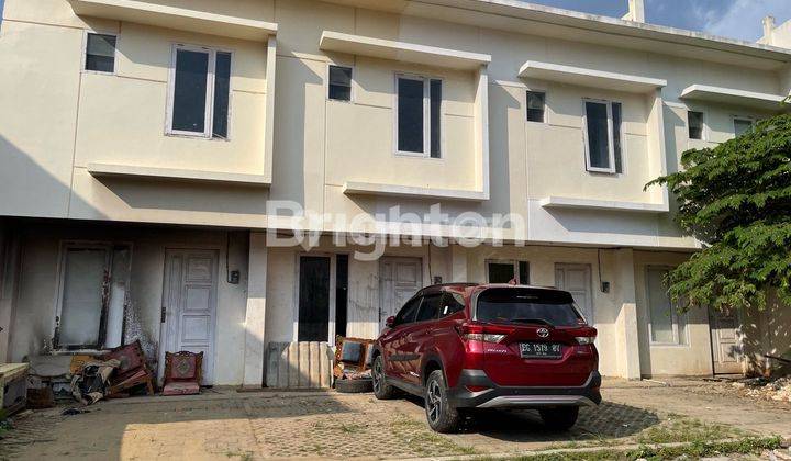 di  Townhouse d belakang hotel santika radial dekat Transmart Mall 1