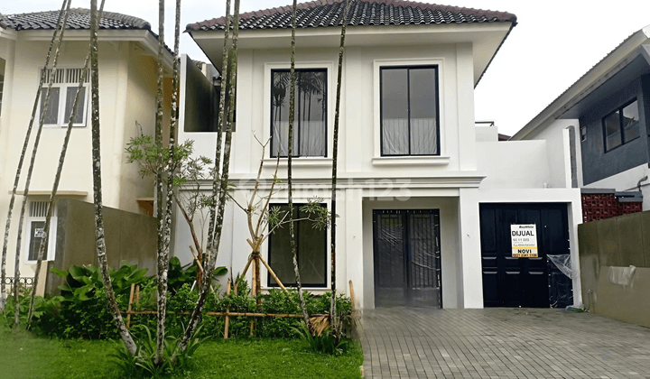 Rumah cantik dan modern di Gn. Pasifik Taman Himalaya Lippo Karawaci Tangerang 2