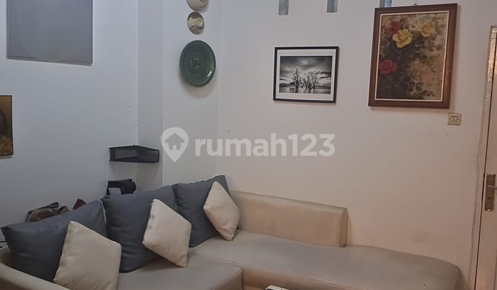 Dijual Rumah Full Furnished - Lokasi Strategis di Bintaro! 2