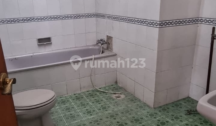 For Sale - House on Flamboyan Street, Rempoa, South Tangerang 2