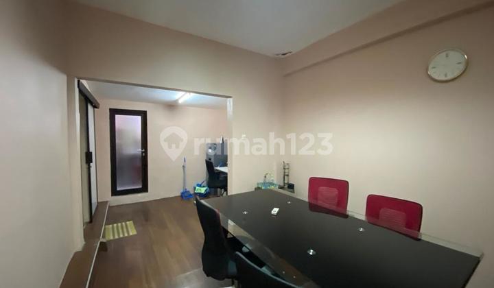 Rumah, Tempat Usaha Kebayoran 4 BR SHM, Bagus 2