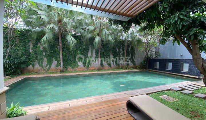 Rumah 2 Lantai Bagus Furnished SHM di Menteng, Jakarta Pusat 1