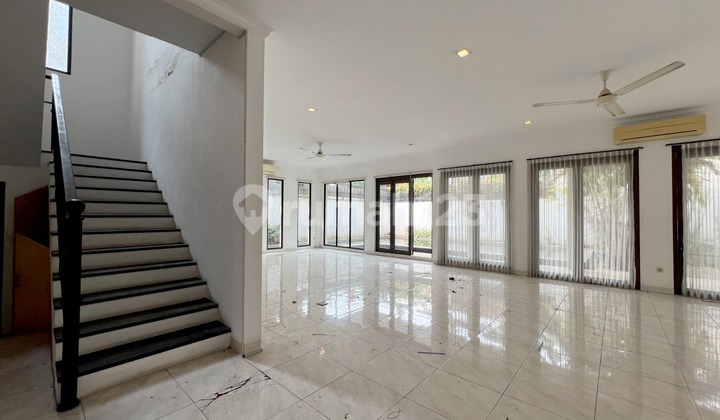 Rumah Bagus Furnished SHM Kemang, Jakarta Selatan 2