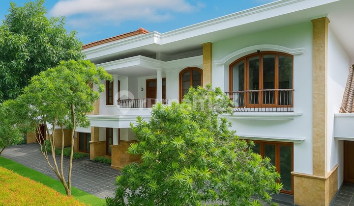 Nice Furnished 4 BR House with SHM in Kebayoran Baru, South Jakarta Nice Furnished 4 BR House with SHM in Kebayoran Baru, South Jakarta