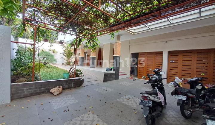 Rumah Bagus Furnished SHM Kemang, Jakarta Selatan 2