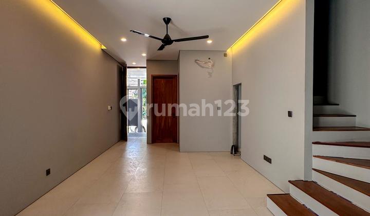 Pondok Indah House, 4 BR, 2 Floors, SHM, Good Condition Pondok Indah House, 4 BR, 2 Floors, SHM, Good Condition