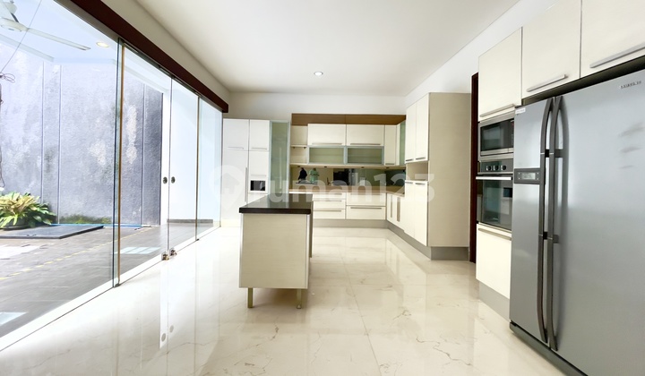 Rumah Mewah 3 Lantai Pondok Indah Siap Huni Strategis Rumah Mewah 3 Lantai Pondok Indah Siap Huni Strategis