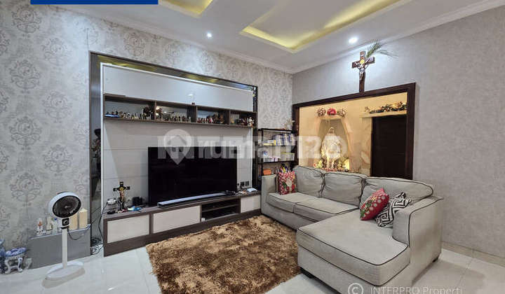 Rumah terawat, modern minimalis di Taman Villa Meruya