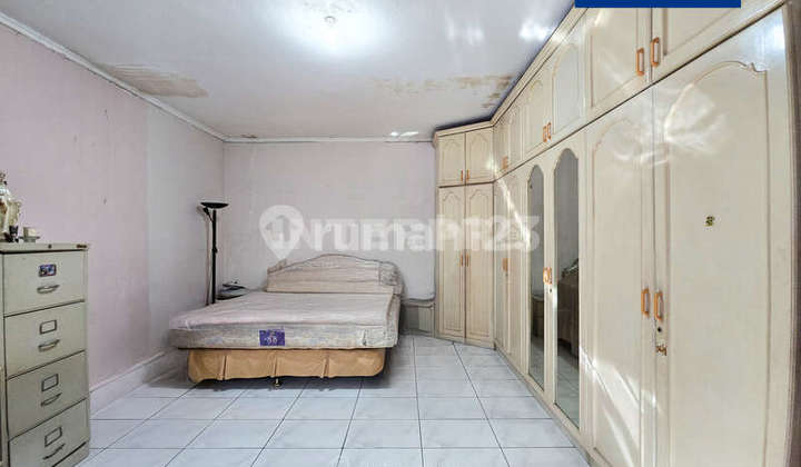 Rumah 4 kamar, 200 meter, 2 lantai, di puri indah 2