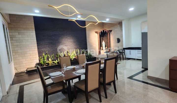 Dijual Rumah Modern Minimalis Tema Mewah di Intercon Kebon Jeruk Dijual Rumah Modern Minimalis Tema Mewah di Intercon Kebon Jeruk