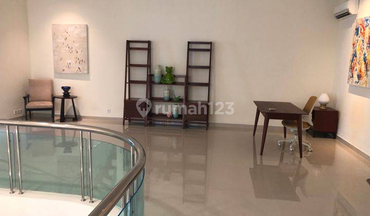 Dijual Rumah Modern Minimalis Tema Mewah di Intercon Kebon Jeruk 1