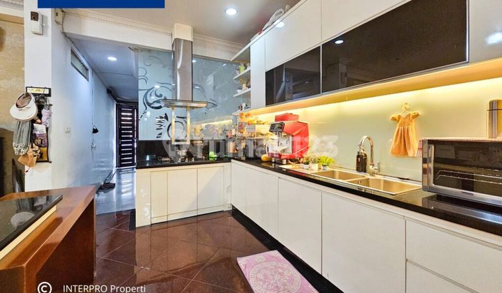 Rumah Lapang, Ruang Keluarga Besar, Design Modern di Permata Buana 2