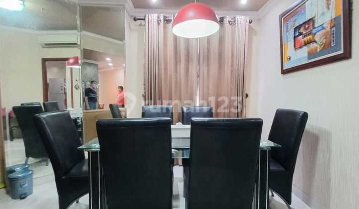 Disewakan apartemen royal medit dgn private lift di central park 2