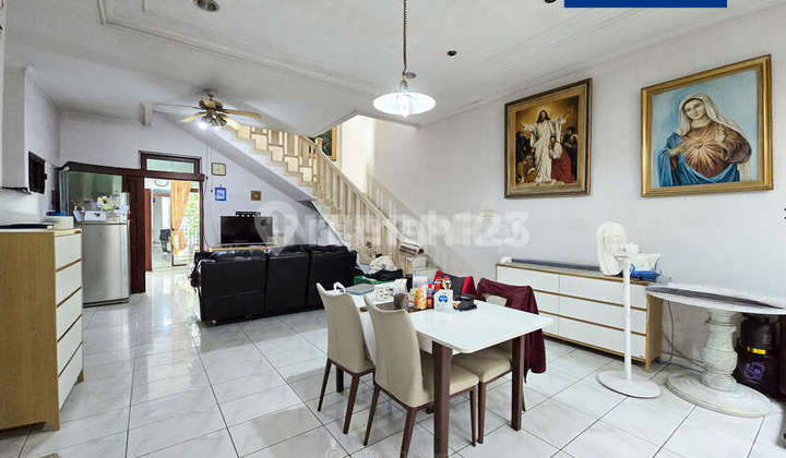 4-bedroom house, 200 meters, 2 floors, in Puri Indah