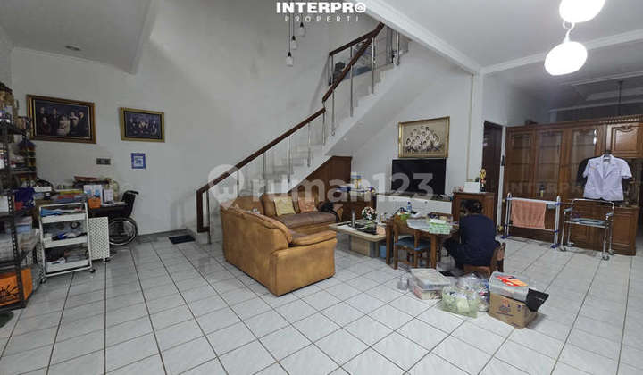High ceiling house not high price, pleasant complex in Puri Indah