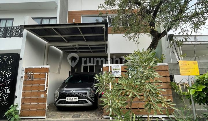 Modern minimalist house, relatively new, comfortable design, in Permata Buana. 2