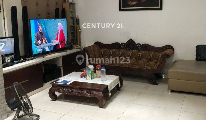 Rumah Lapang, Ruang Keluarga Besar, Design Modern Di Permata Buana 2