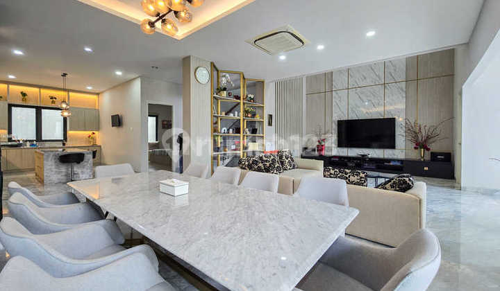 Rumah minimalis luxury dengan rooftop yang asik di permata buana