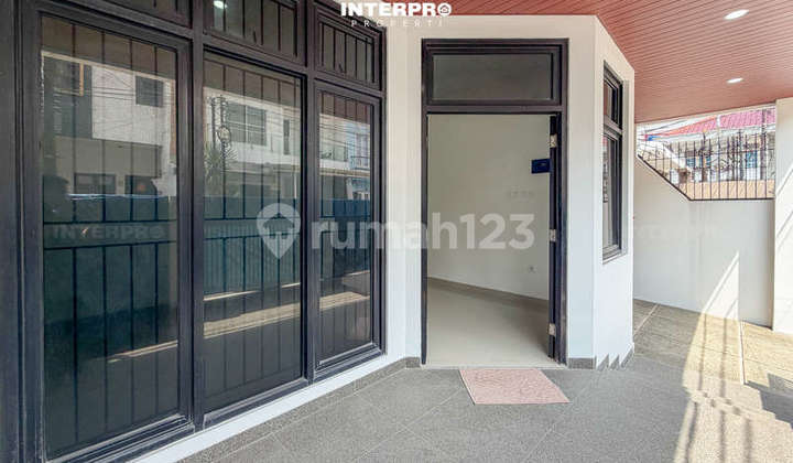 Newly Renovated 3-Story House for Sale in Puri Indah, West-Facing 120M2 2