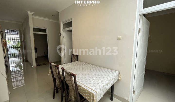 Rumah Rapih dan Terawat di Taman Aries 2