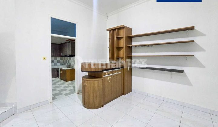 Corner house, well-maintained, single gate system, Permata Buana 2