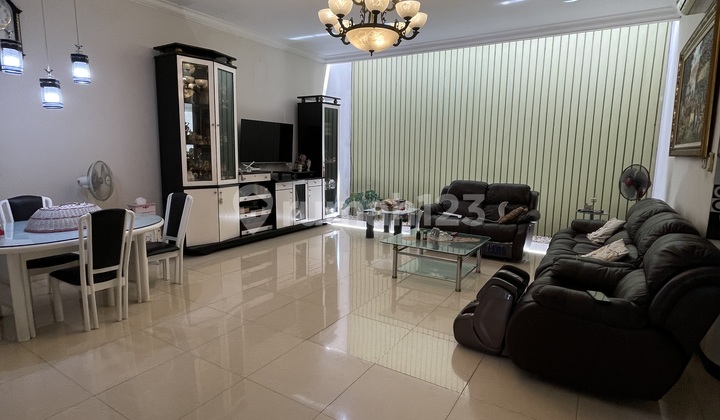 Rumah Terawat Dgn Ruangan Tengah Yg Luas Di Blok Apik Puri Indah Rumah Terawat Dgn Ruangan Tengah Yg Luas Di Blok Apik Puri Indah