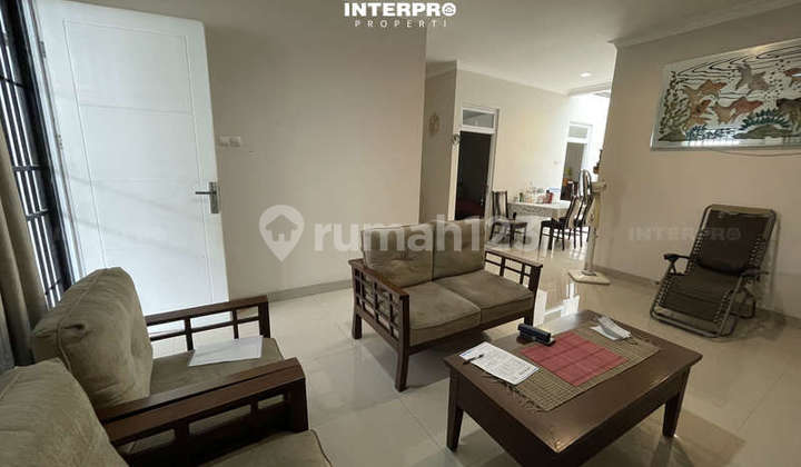 Rumah Rapih dan Terawat di Taman Aries Jakarta Barat