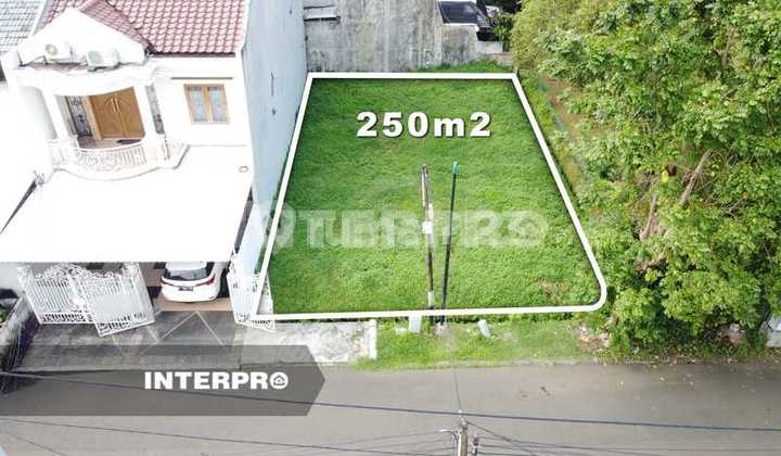 Kavling hook Puri Indah, sebelah taman