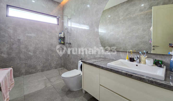 Luxury minimalist house with a cool rooftop in Permata Buana 2