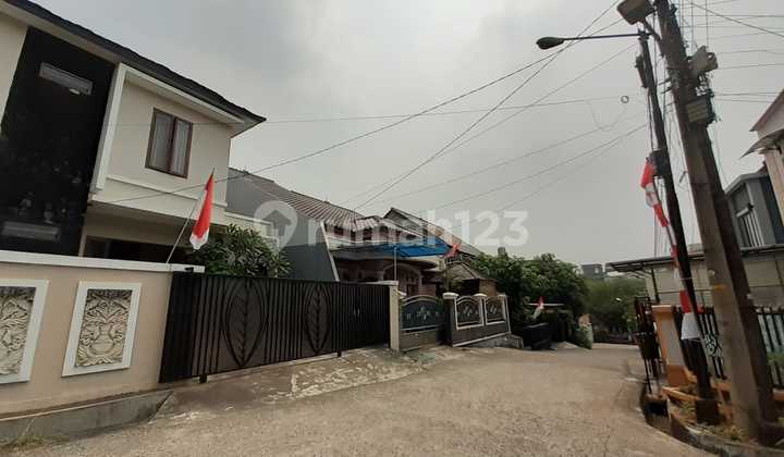 Rumah 2 Lantai Modern dengan Kolam Renang Lokasi Strategis Dekat Tol di Jati Padang Jakarta Selatan 2