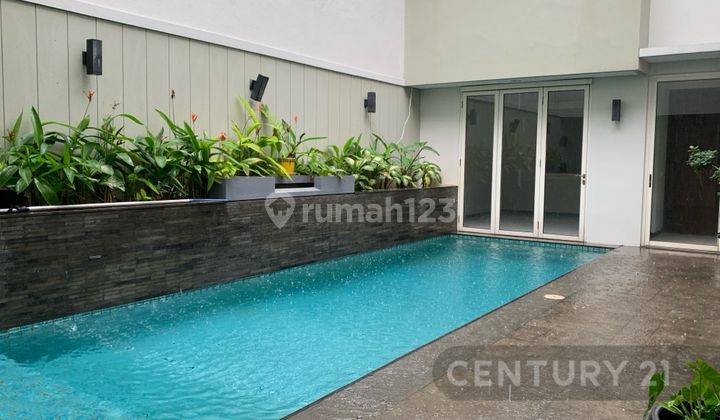 Rumah Dengan Rooftop Dan Private Pool Area Kebayoran 1