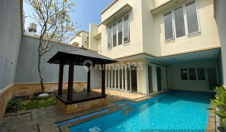 Rumah Dengan Private Pool Dalam Cluster Pejaten Barat 1