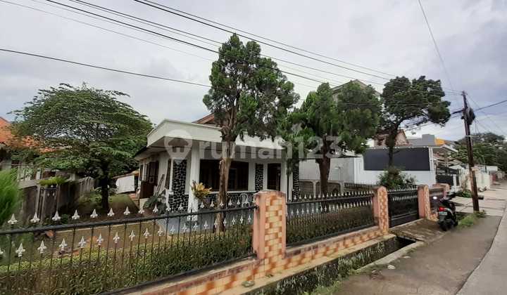 Rumah Lama Tanah Luas Cocok untuk Kafe Resto dan Usaha Lainnya di Kota Depok Rumah Lama Tanah Luas Cocok untuk Kafe Resto dan Usaha Lainnya di Kota Depok