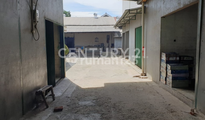 Warehouse For Sale in Strategic Location. Cheap in Limo Depok