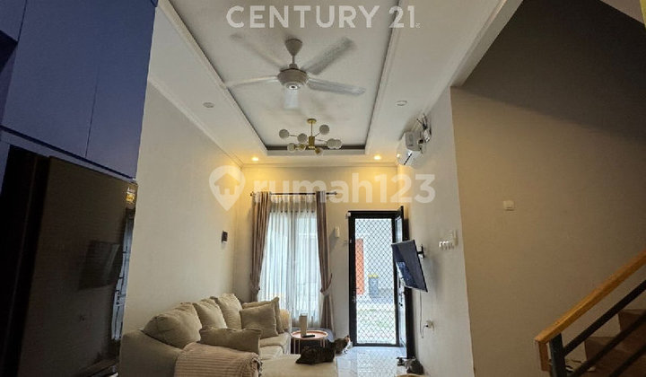 Tinggal Nyaman Di Rumah 3 Lantai Rooftop Asri Cilandak KKO
