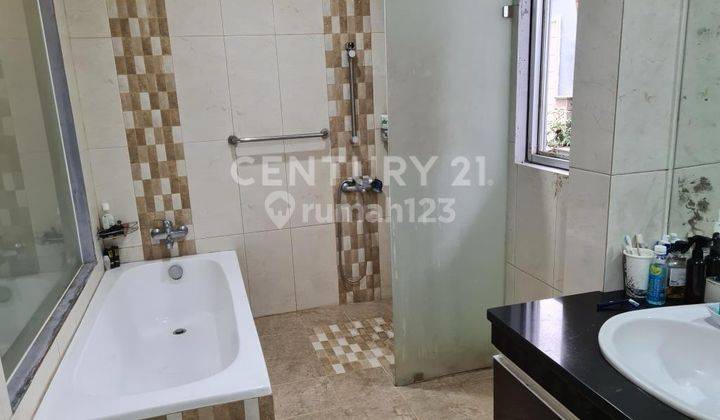 Rumah Full Furnished Dengan Private Pool Dalam Komplek Di Pejaten 2