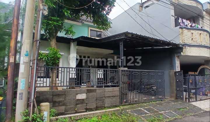 Rumah Modern Minimalis Dalam Cluster One Gate System di Kota Depok Rumah Modern Minimalis Dalam Cluster One Gate System di Kota Depok